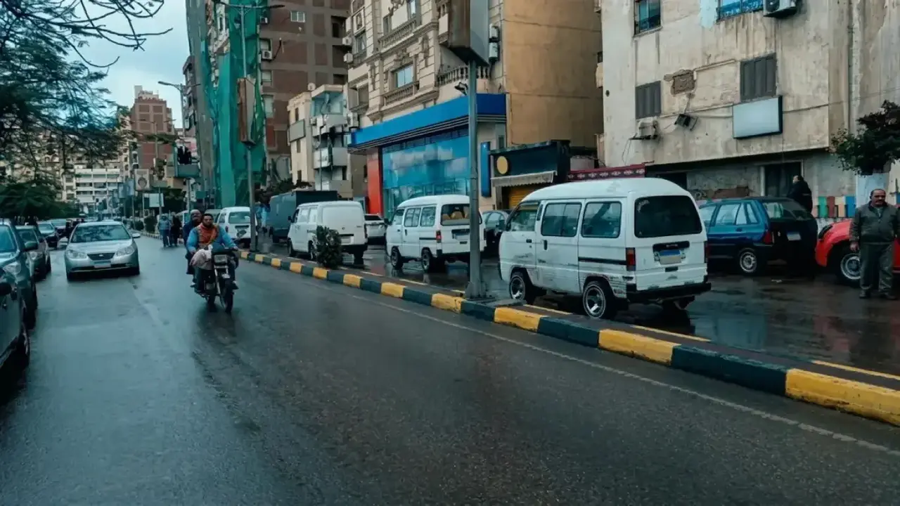 تضارب جوي يضرب القاهرة وأسوان والإسكندرية بحرارة متقلبة وعواصف رعدية في يوم واحد